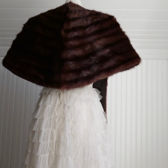 Soft vintage mink cape with tails - Picture 2 of 8